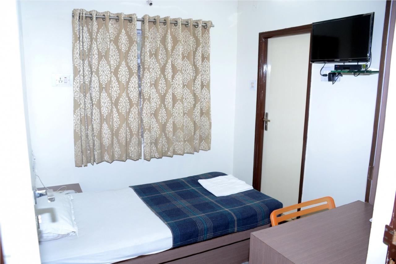 Hotel Kuber Нагпур Екстериор снимка