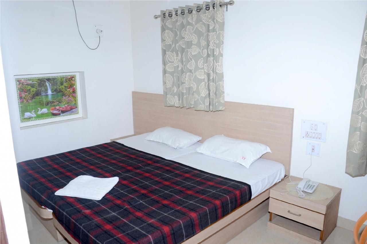 Hotel Kuber Нагпур Екстериор снимка